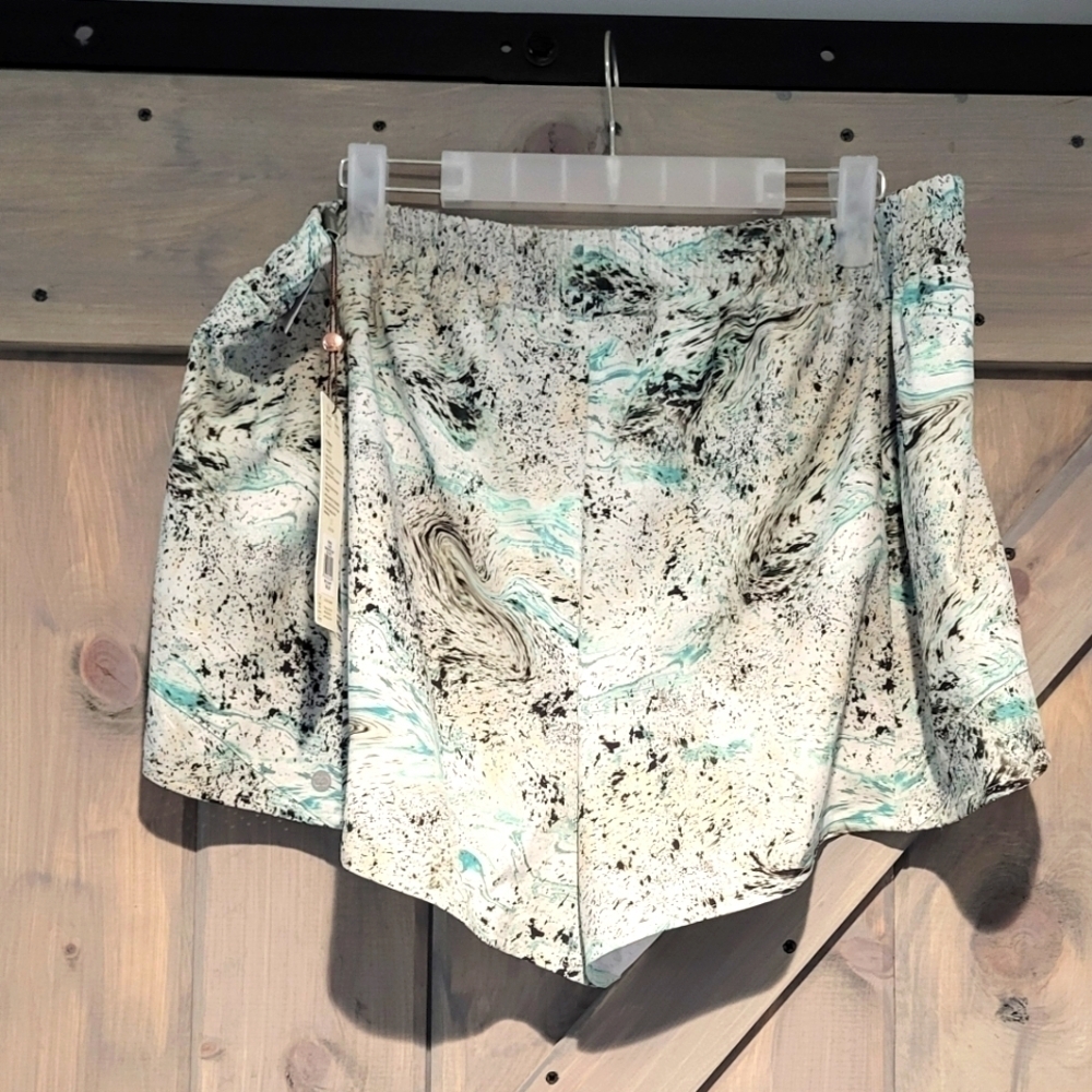 Calia Run Collection Mid Rise Infinity Shorts - Picture 2 of 7